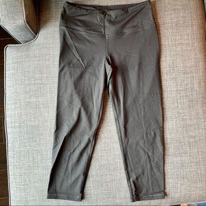 Victoria Sport Knockout black workout capris